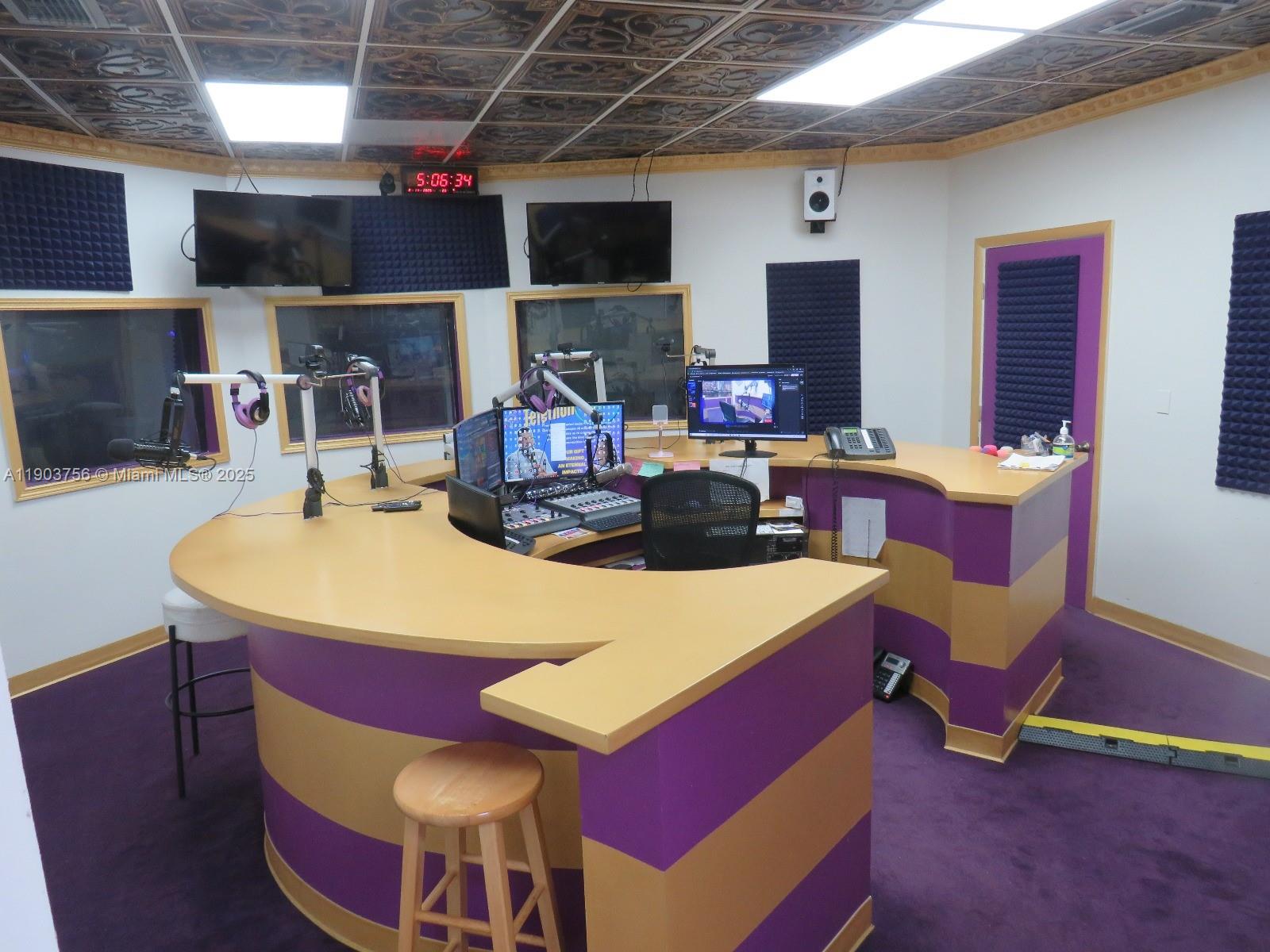   /   sq. ft. $ 2025-10-28 0 Photo