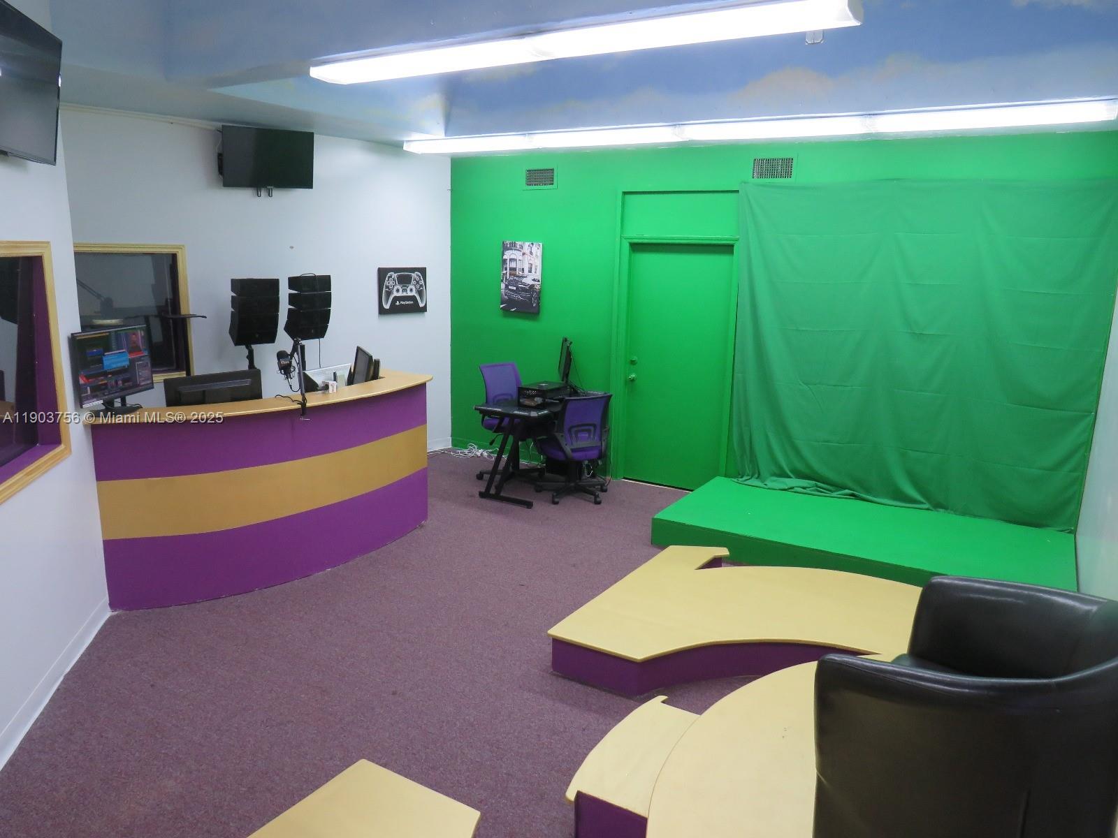   /   sq. ft. $ 2025-10-28 0 Photo