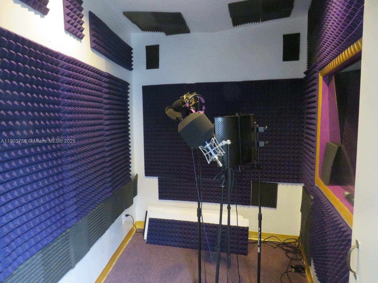   /   sq. ft. $ 2025-10-28 0 Photo