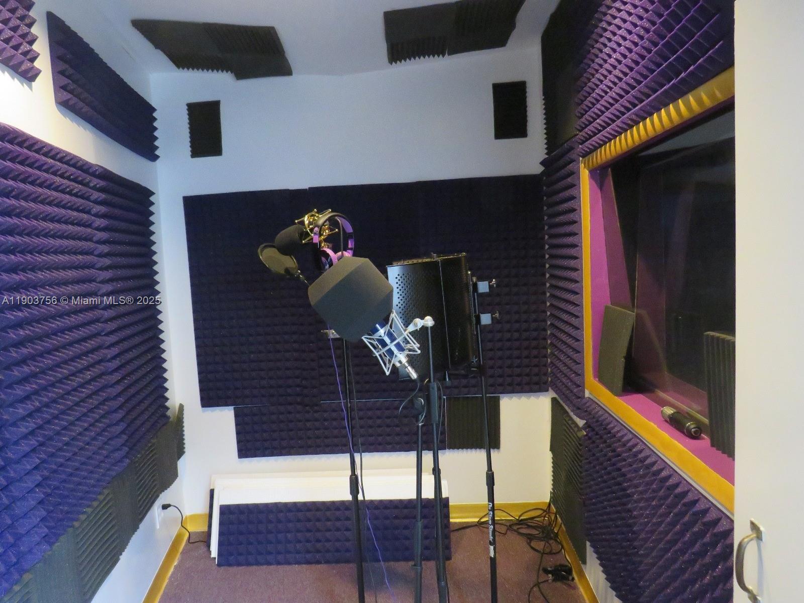   /   sq. ft. $ 2025-10-28 0 Photo