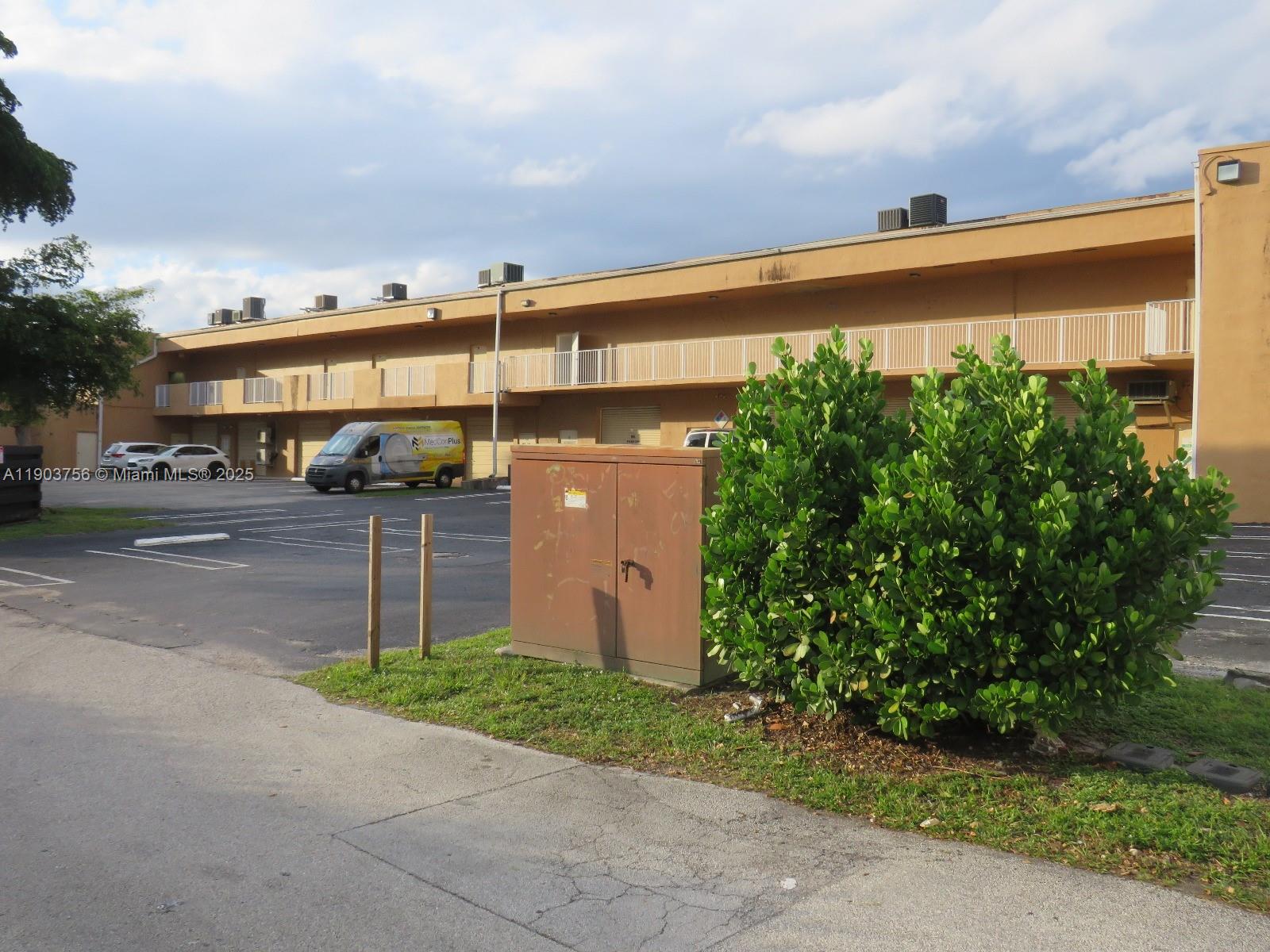   /   sq. ft. $ 2025-10-28 0 Photo