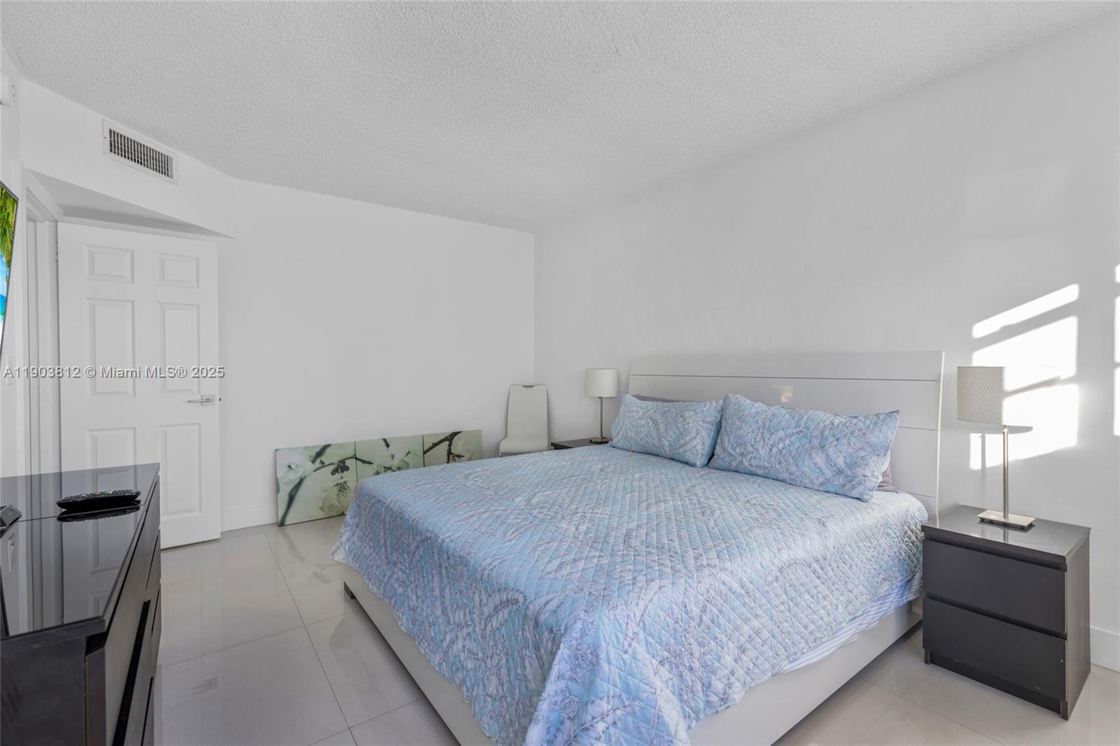 Photo of 3901 Ocean Dr  #15G, Hollywood, Florida, 33019 - 