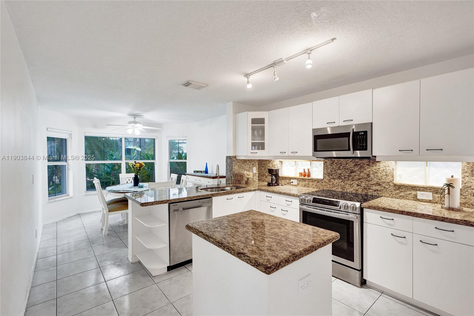 Photo of 1046 Satinleaf St (1046), Hollywood, Florida, 33019 -