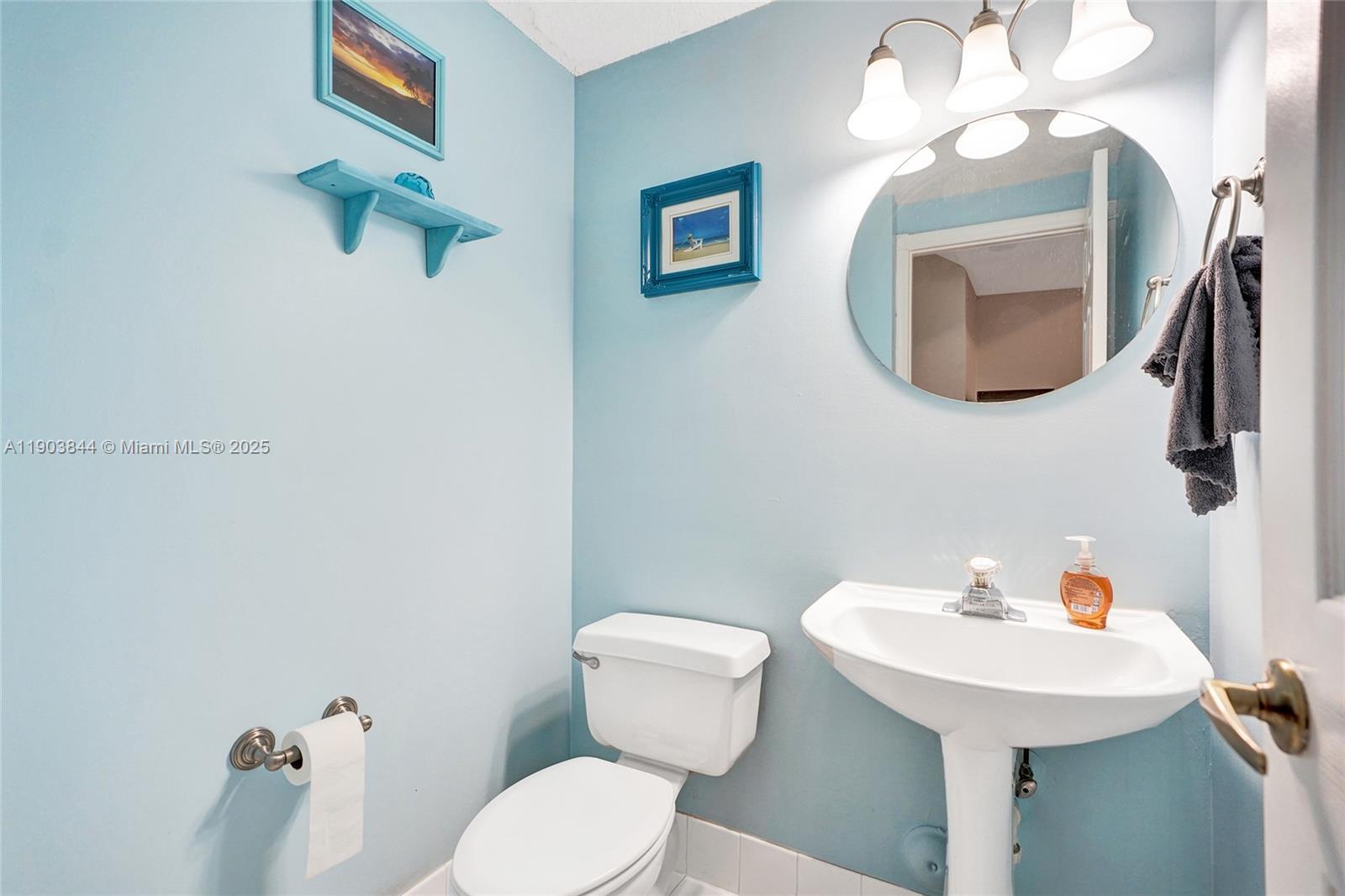 Photo of 1046 Satinleaf St (1046), Hollywood, Florida, 33019 - Half Ground level Bath