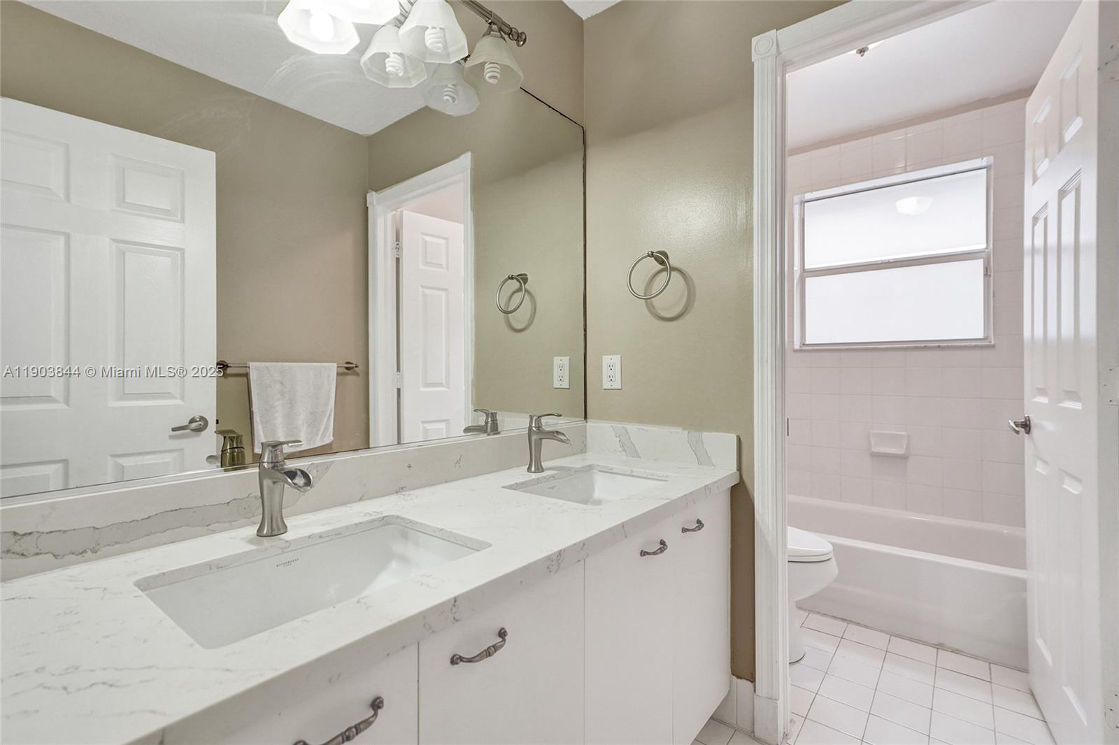 Photo of 1046 Satinleaf St (1046), Hollywood, Florida, 33019 -