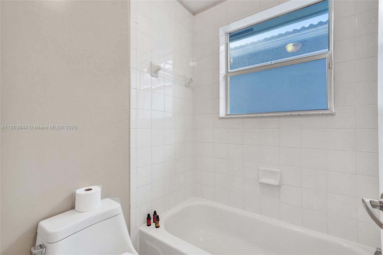 Photo of 1046 Satinleaf St (1046), Hollywood, Florida, 33019 -