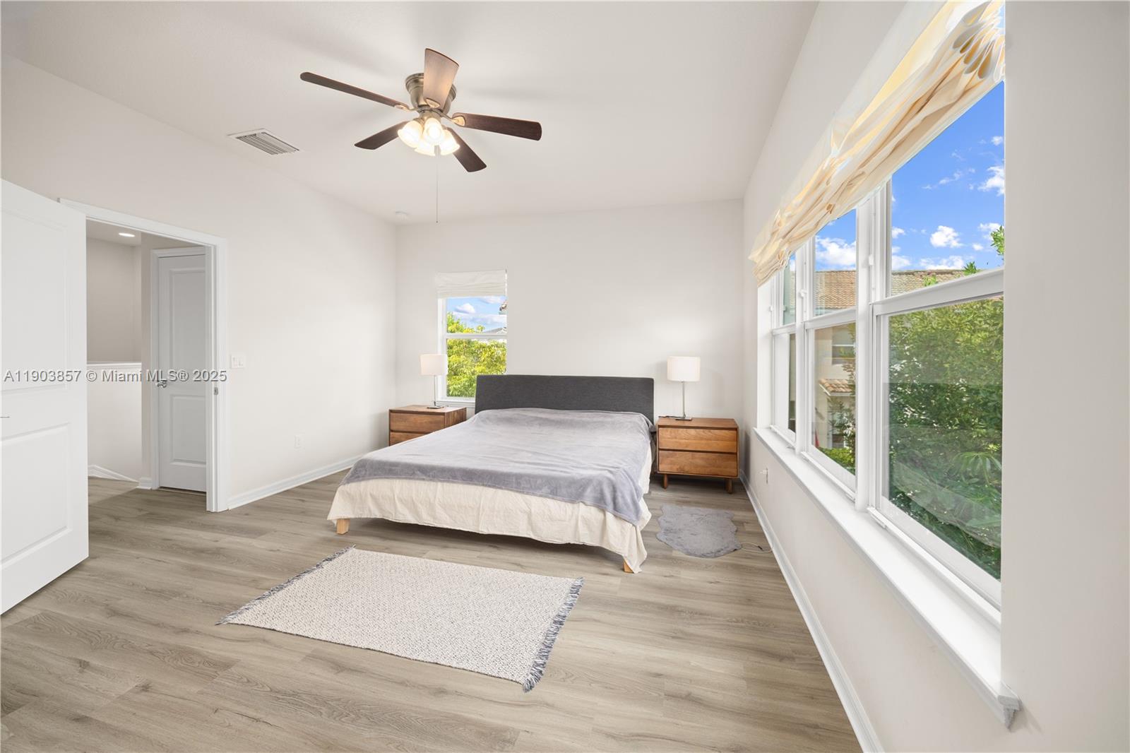 Ver detalles 4103 3 / 3 1769 sq. ft. $ 2025-10-28 0 foto