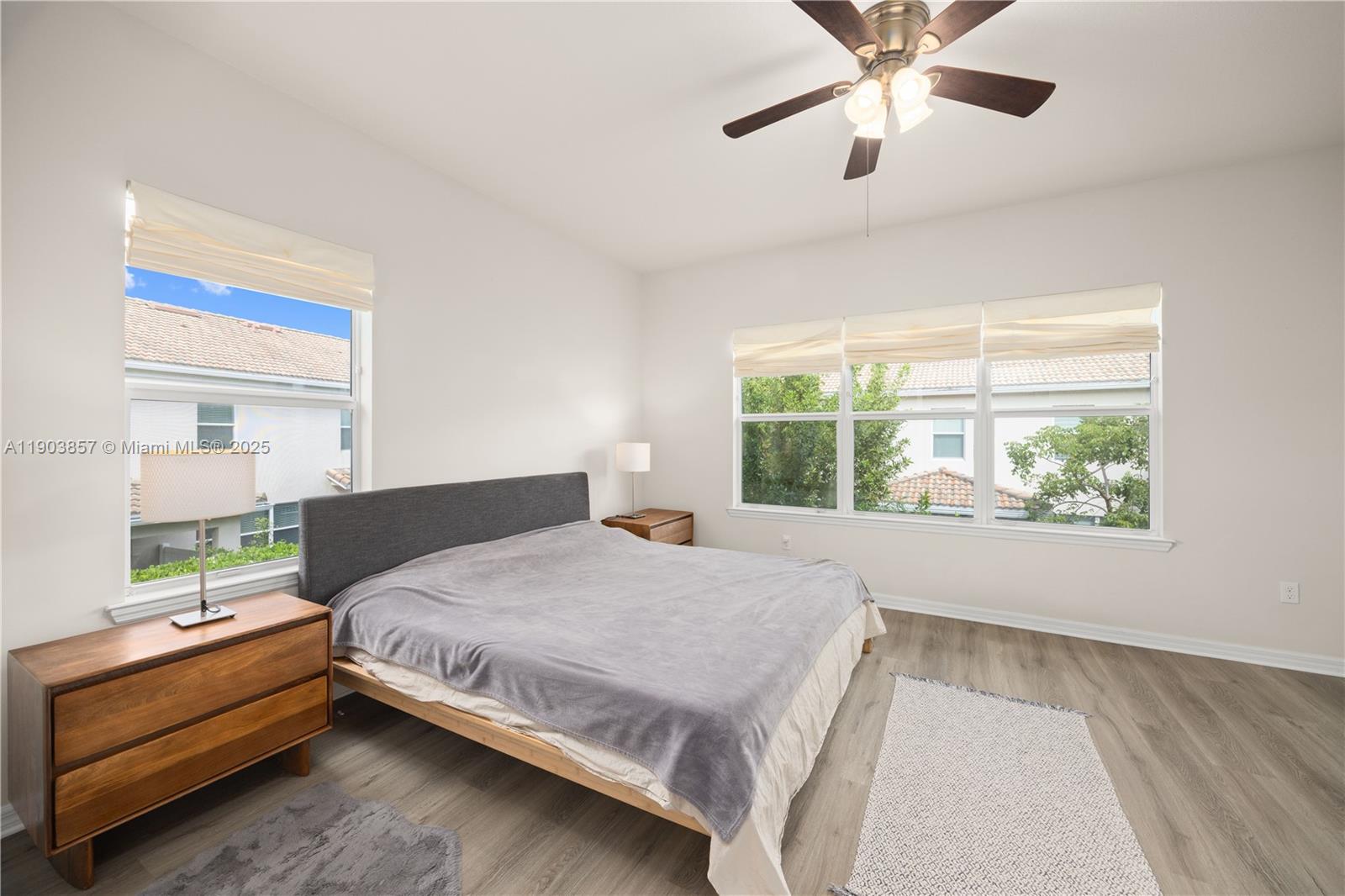 Ver detalles 4103 3 / 3 1769 sq. ft. $ 2025-10-28 0 foto