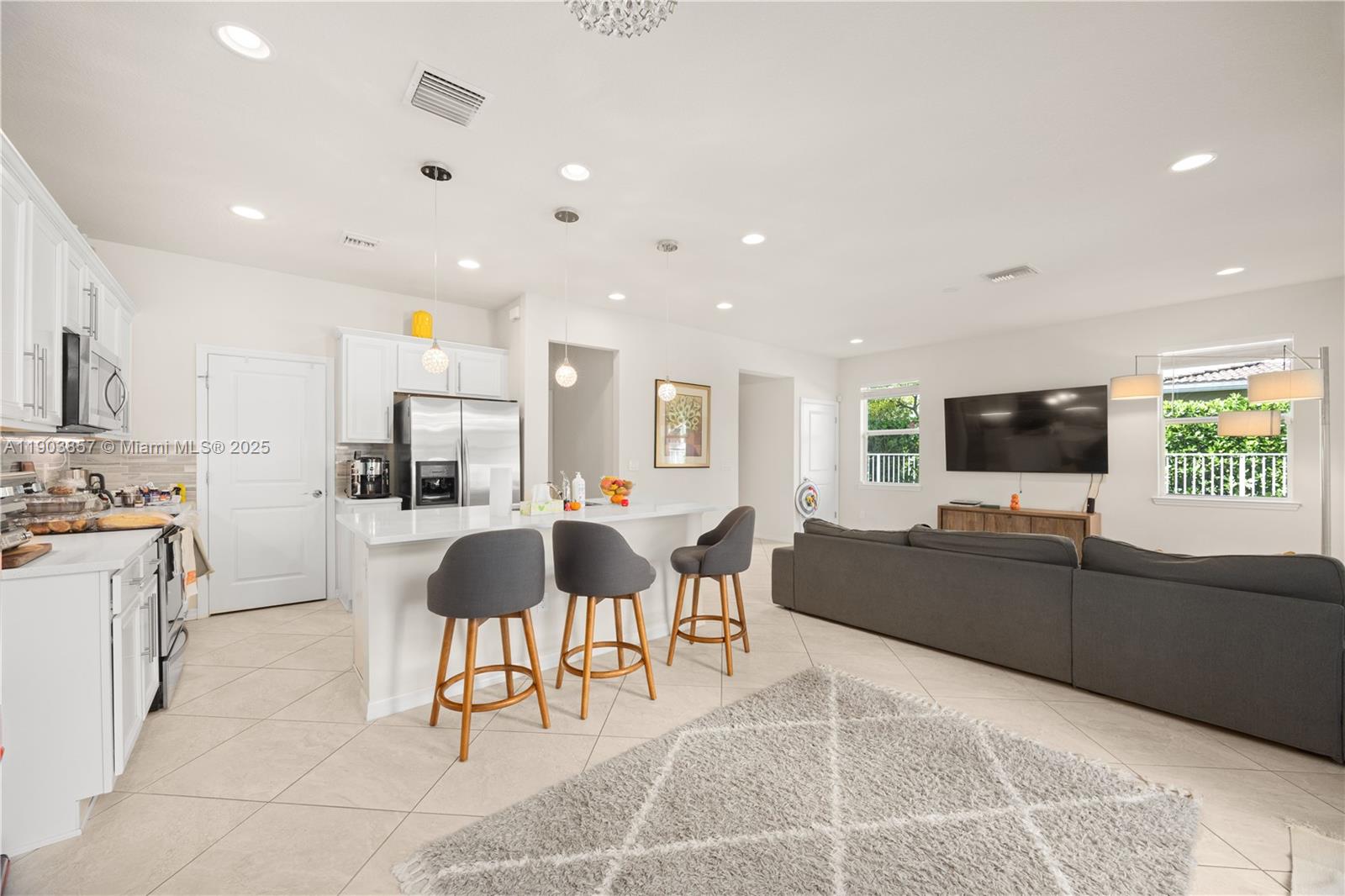 Ver detalles 4103 3 / 3 1769 sq. ft. $ 2025-10-28 0 foto