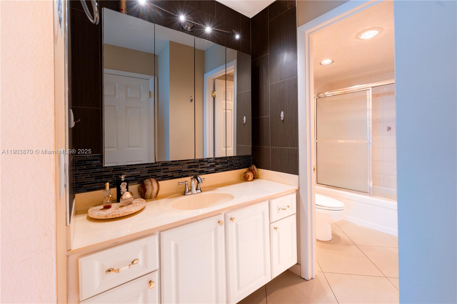 Photo of 2101 Ocean Dr  #2002, Hollywood, Florida, 33019 - 