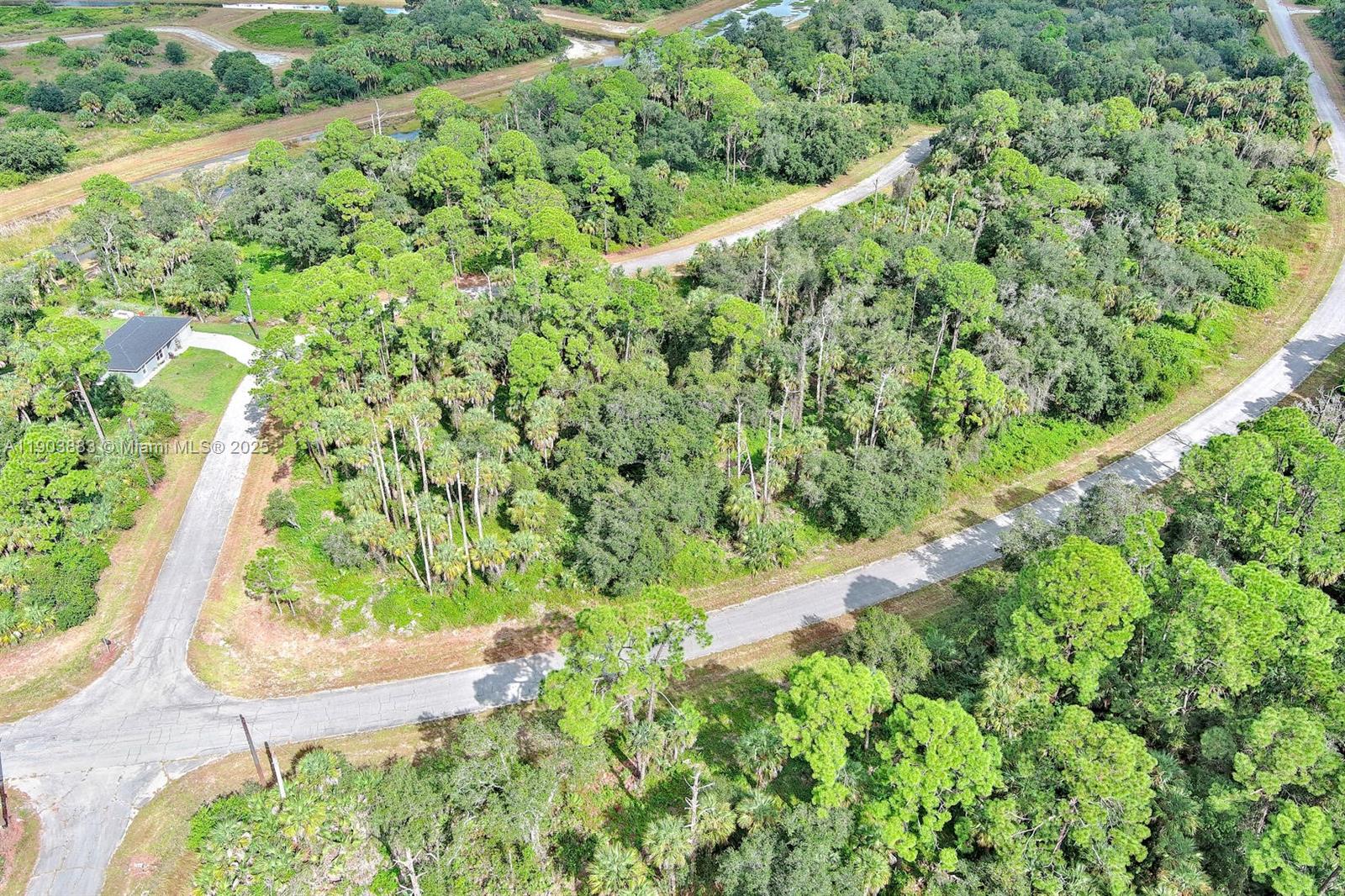 See details   /   sq. ft. $ 2025-10-28 0 Photo