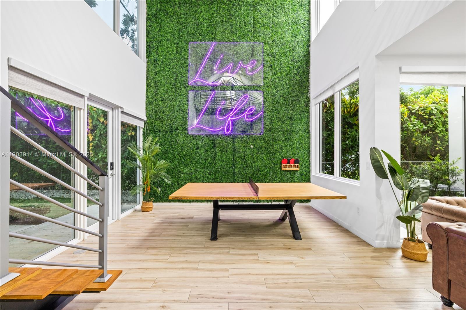 1816 5 / 5 3624 sq. ft. $ 2025-10-28 0 foto