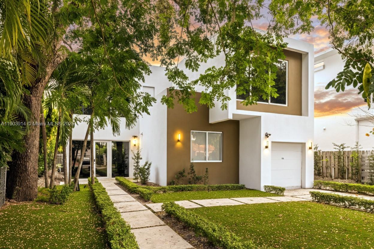 1816 5 / 5 3624 sq. ft. $ 2025-10-28 0 foto