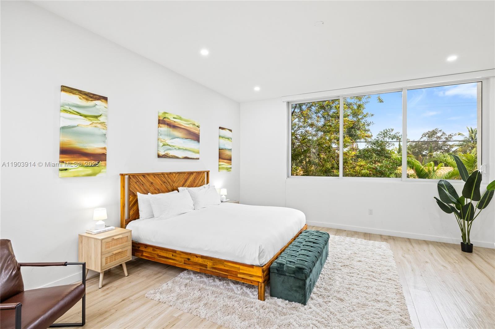 1816 5 / 5 3624 sq. ft. $ 2025-10-28 0 foto