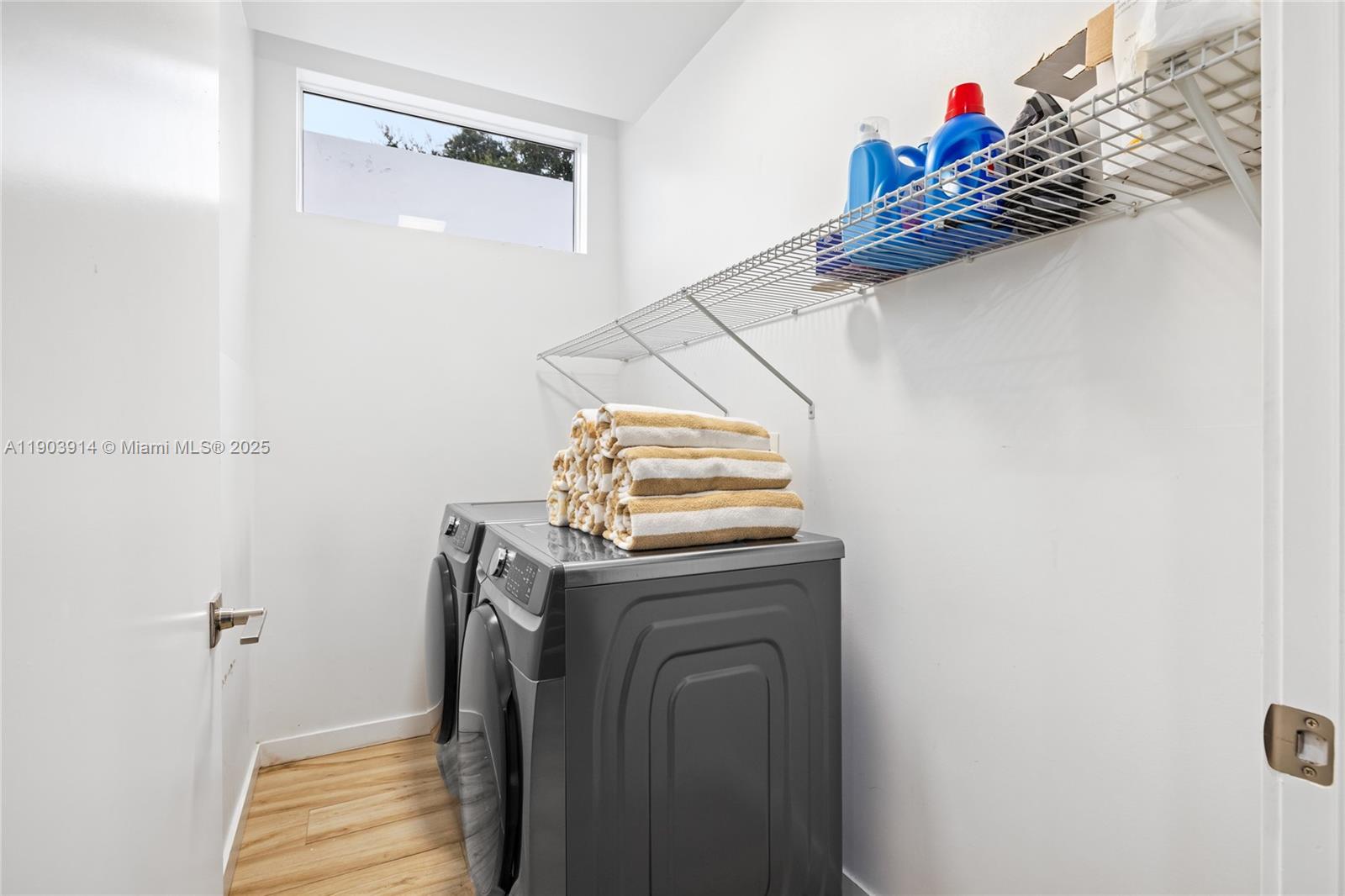 1816 5 / 5 3624 sq. ft. $ 2025-10-28 0 foto