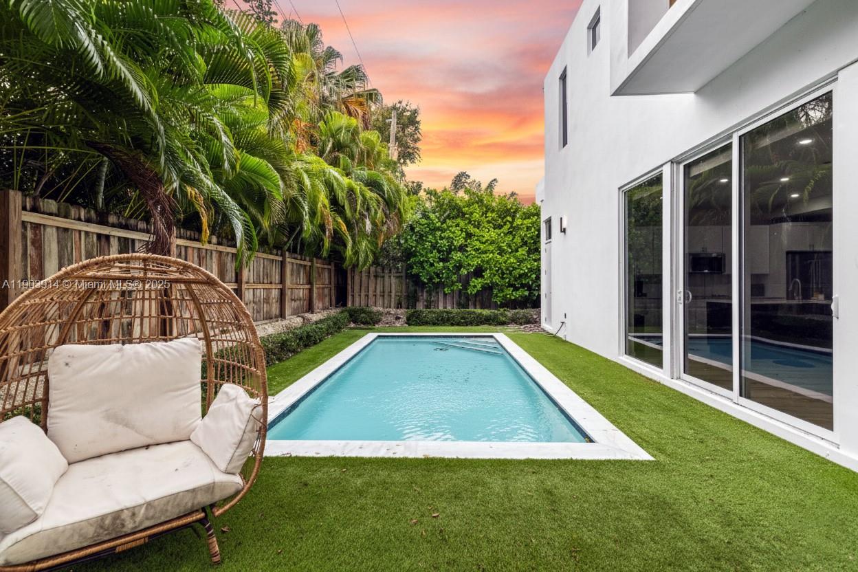 1816 5 / 5 3624 sq. ft. $ 2025-10-28 0 foto