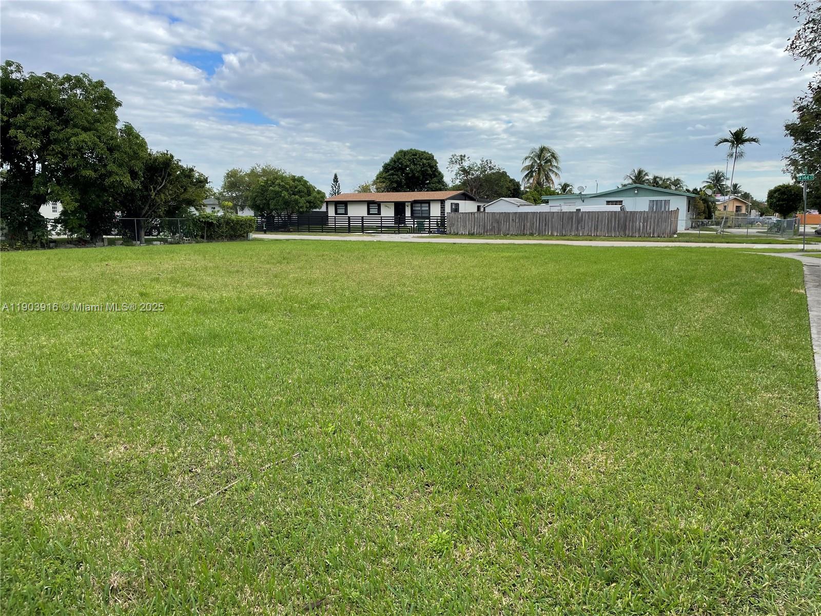   /   sq. ft. $ 2025-10-28 0 foto