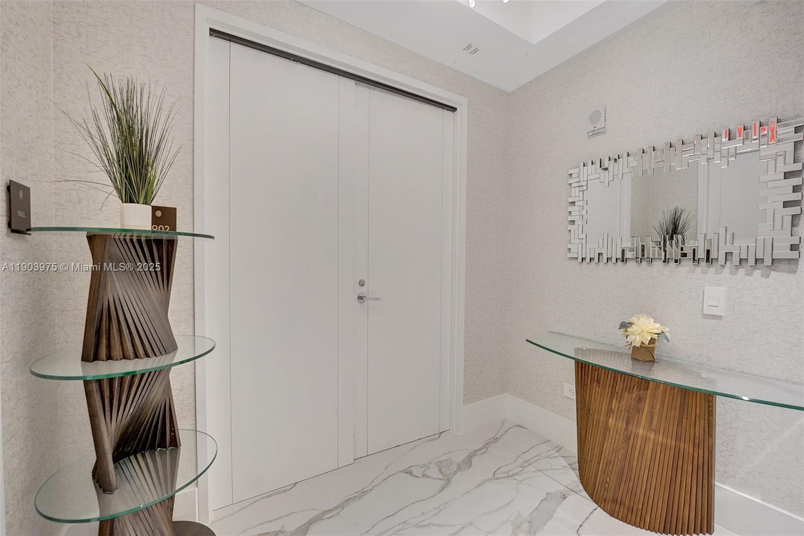 1902 3 / 5  sq. ft. $ 2025-11-20 0 Photo