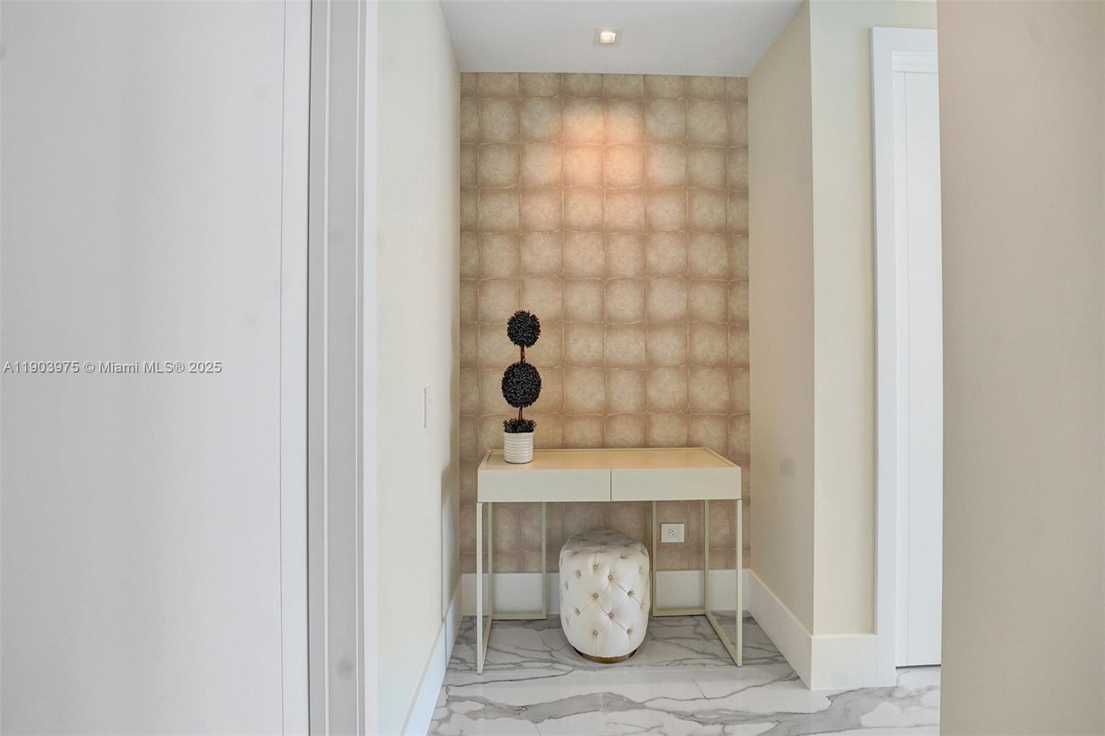 1902 3 / 5  sq. ft. $ 2025-11-20 0 Photo