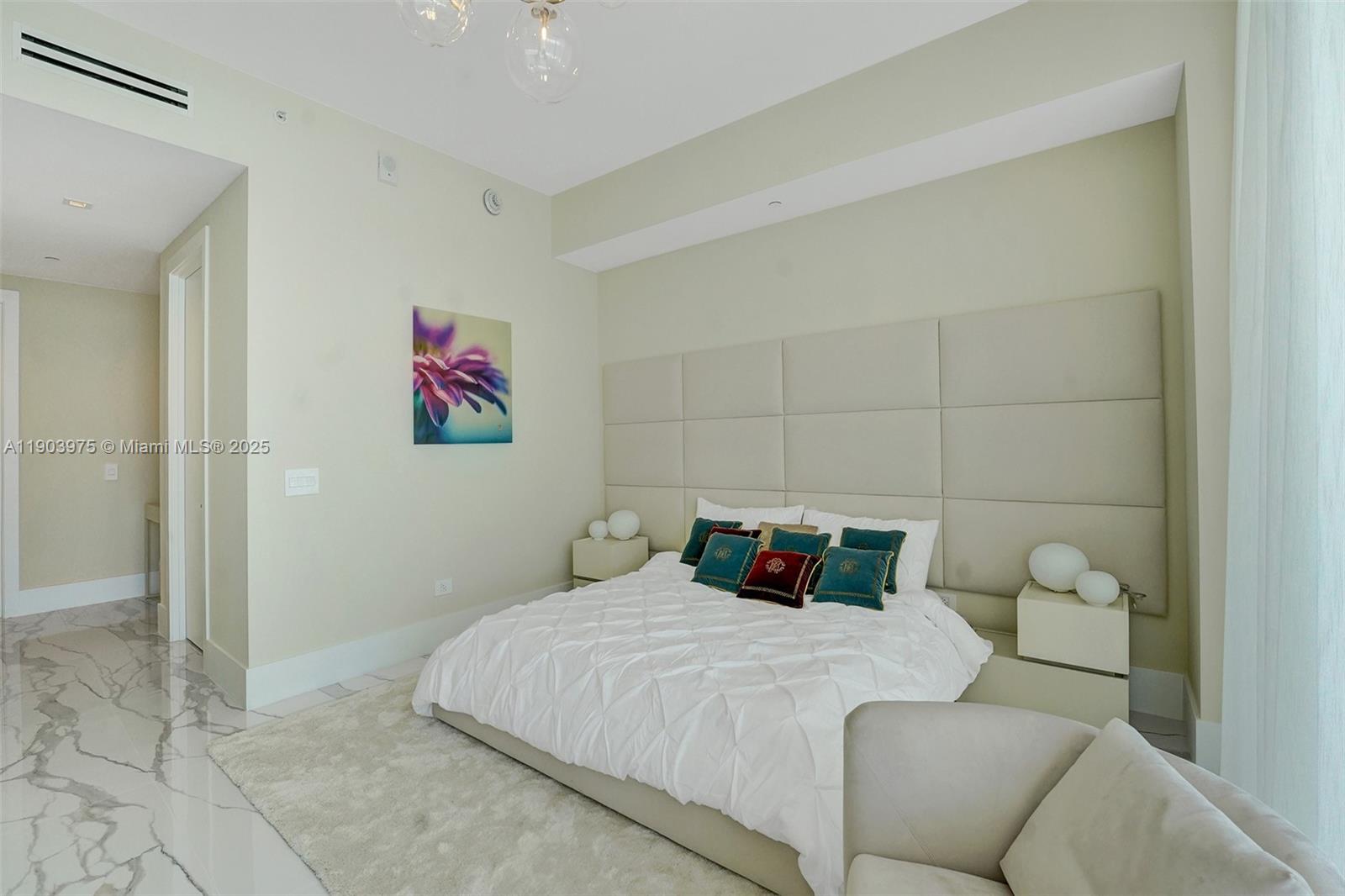 1902 3 / 5  sq. ft. $ 2025-11-20 0 Photo