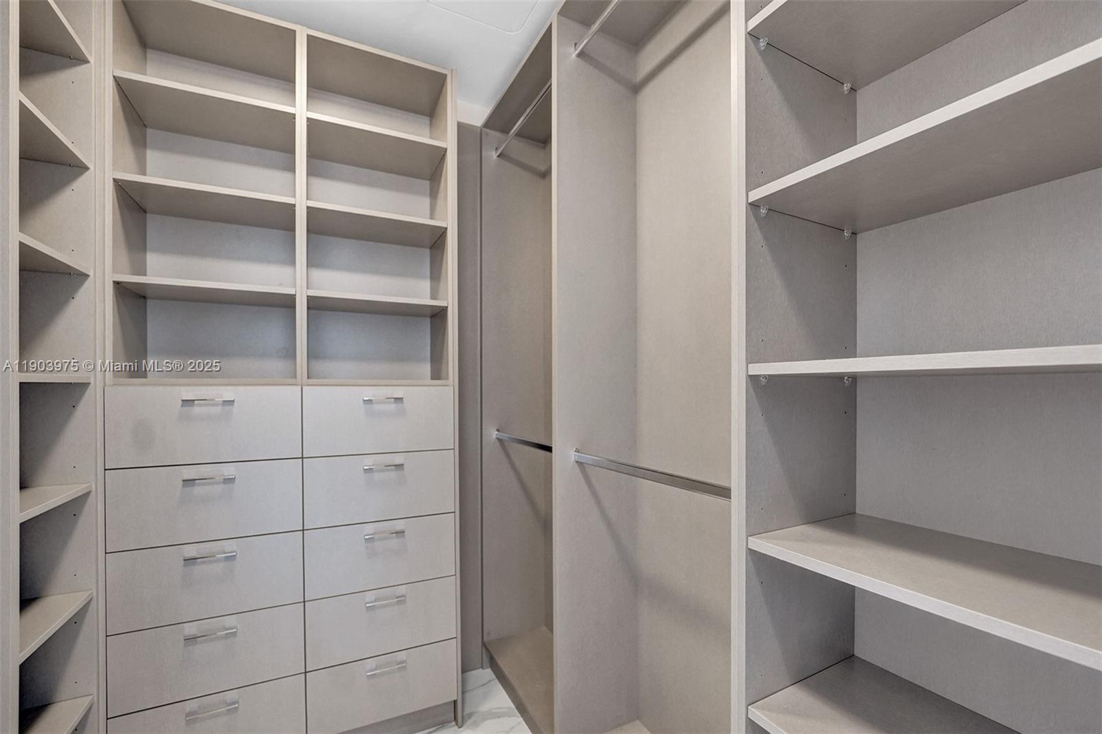 1902 3 / 5  sq. ft. $ 2025-11-20 0 Photo