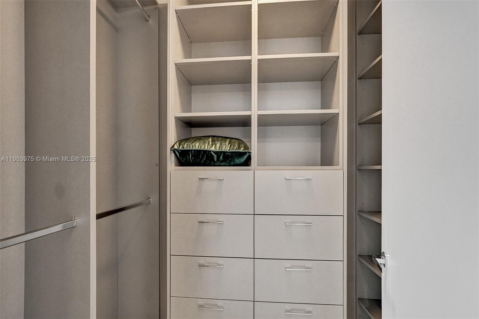 1902 3 / 5  sq. ft. $ 2025-11-20 0 Photo