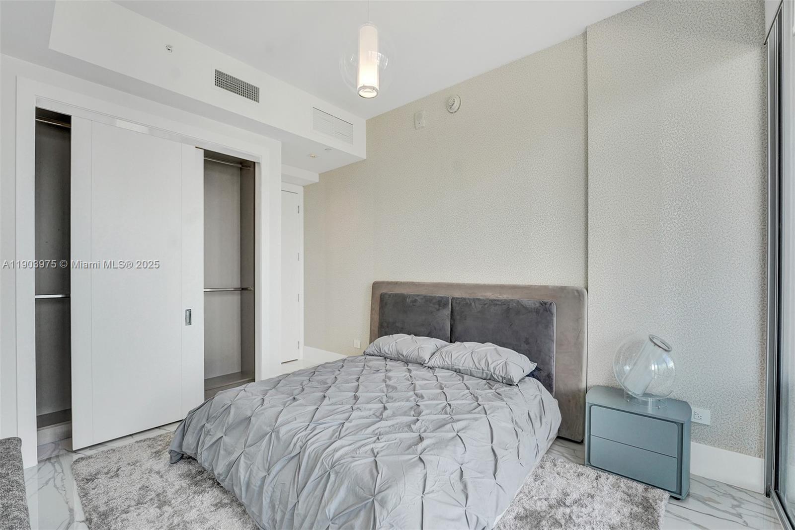 1902 3 / 5  sq. ft. $ 2025-11-20 0 Photo