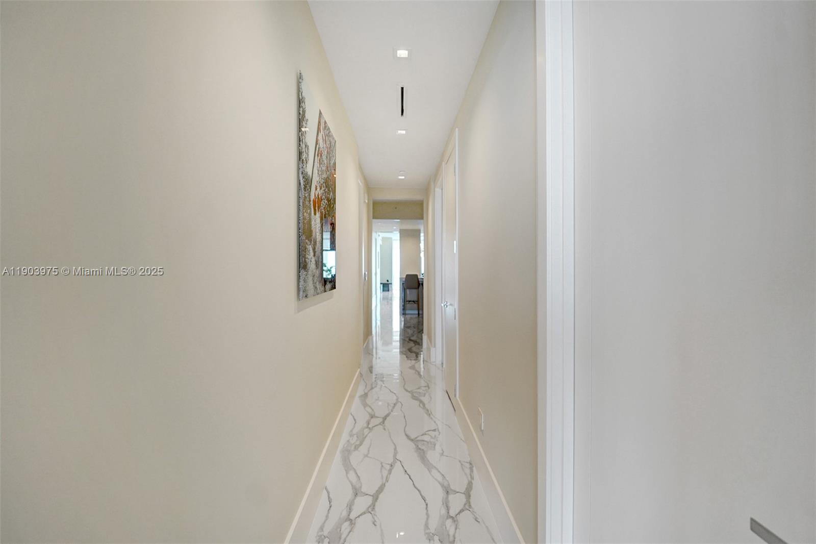 1902 3 / 5  sq. ft. $ 2025-11-20 0 Photo