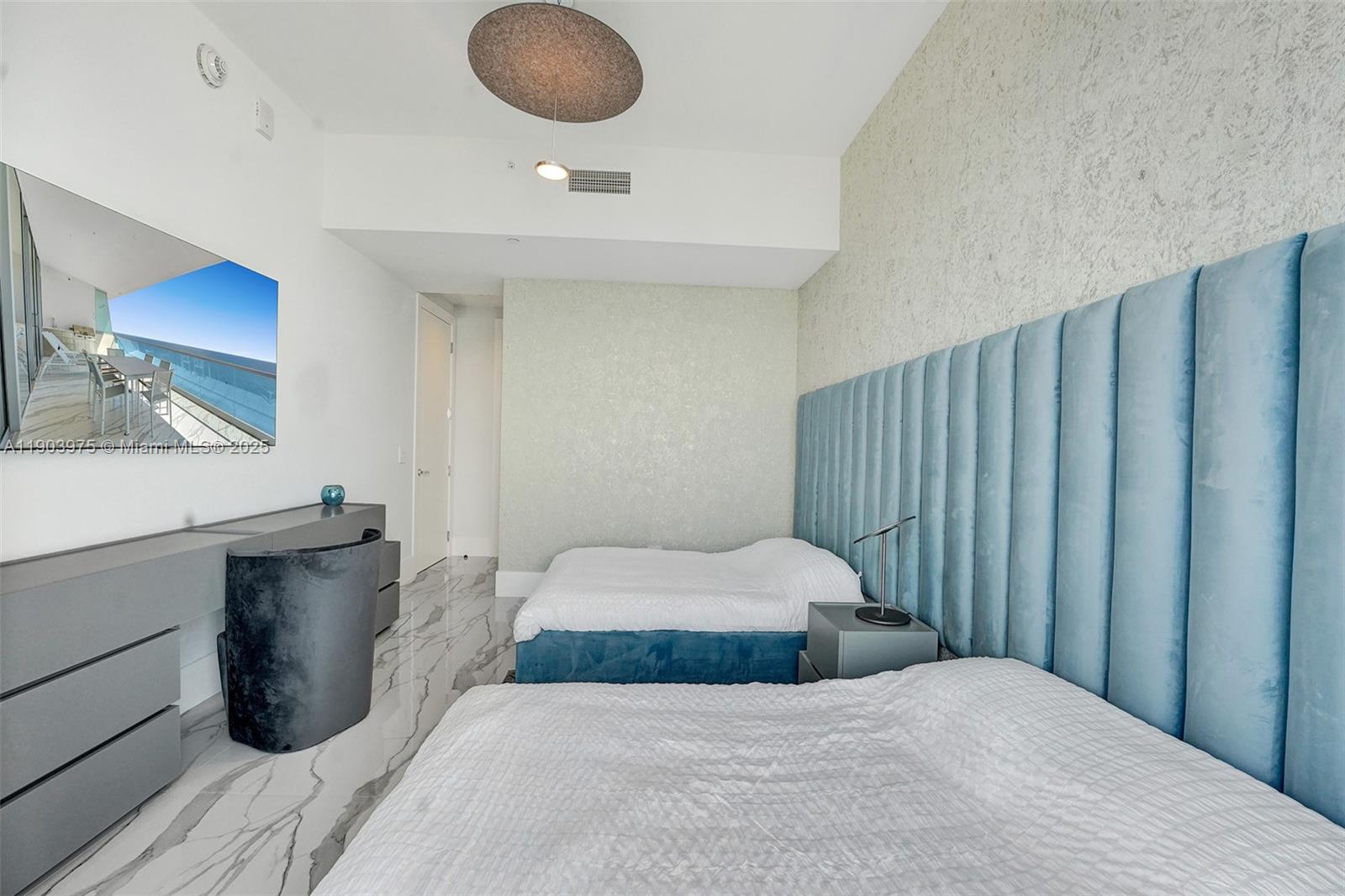 1902 3 / 5  sq. ft. $ 2025-11-20 0 Photo