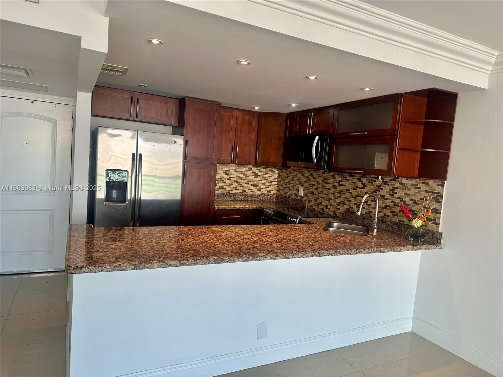 1230 1 / 2 991 sq. ft. $ 2025-10-28 0 Photo