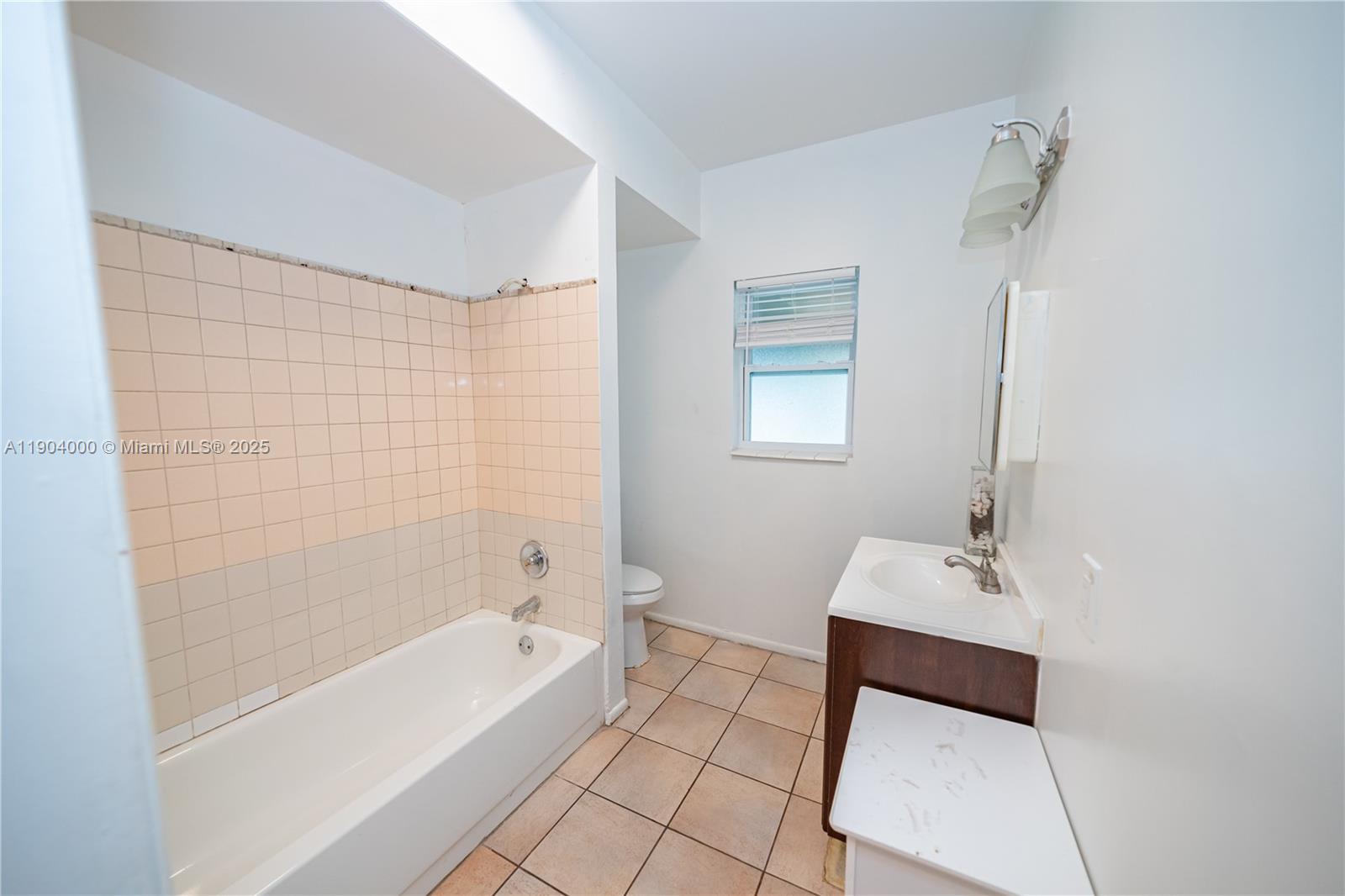   /  6168 sq. ft. $ 2025-10-28 0 Photo