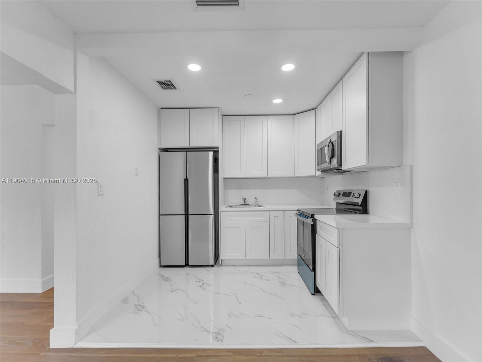 Подробнее   /  2646 кв.футов $ 2025-10-28 0 Фото