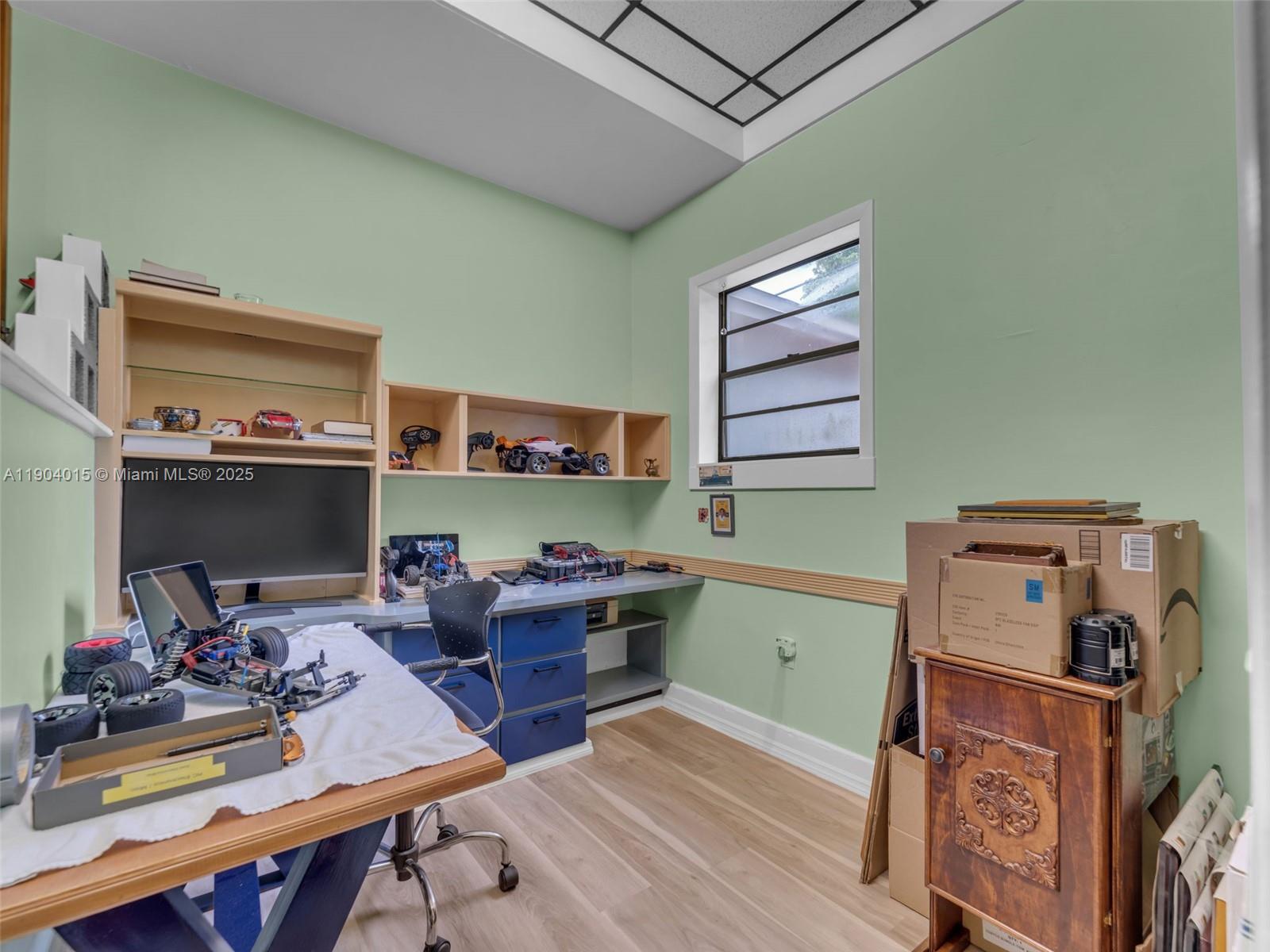 Подробнее   /  2646 кв.футов $ 2025-10-28 0 Фото