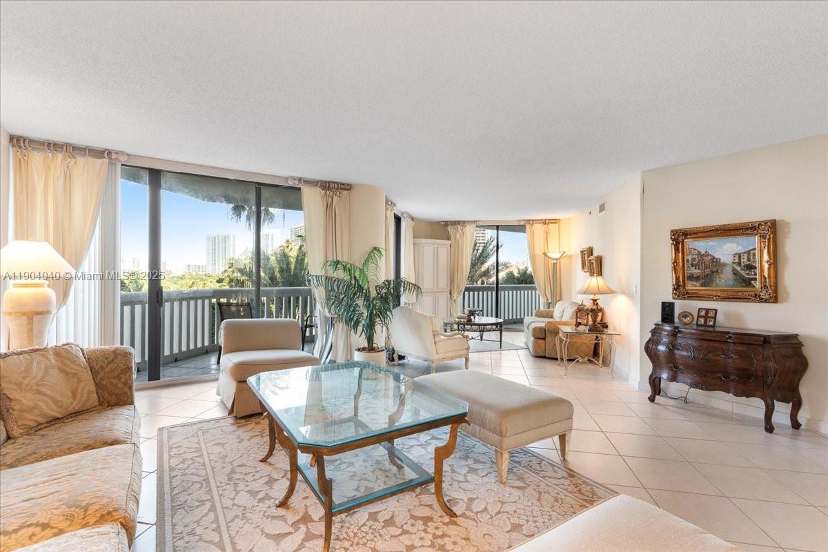 See details 609 2 / 3 2630 sq. ft. $ 2025-10-28 0 Photo