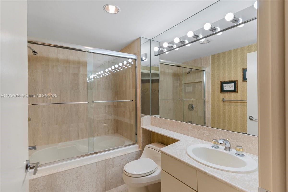 See details 609 2 / 3 2630 sq. ft. $ 2025-10-28 0 Photo