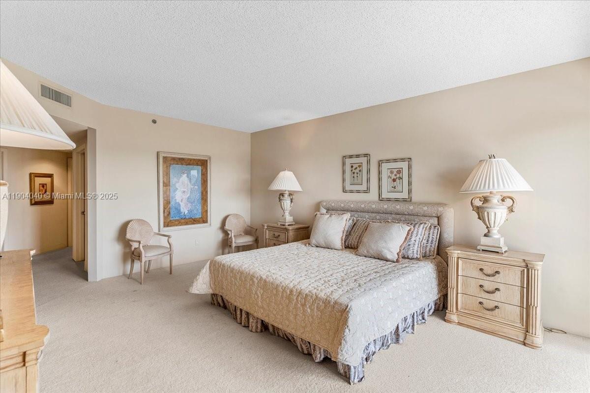 See details 609 2 / 3 2630 sq. ft. $ 2025-10-28 0 Photo