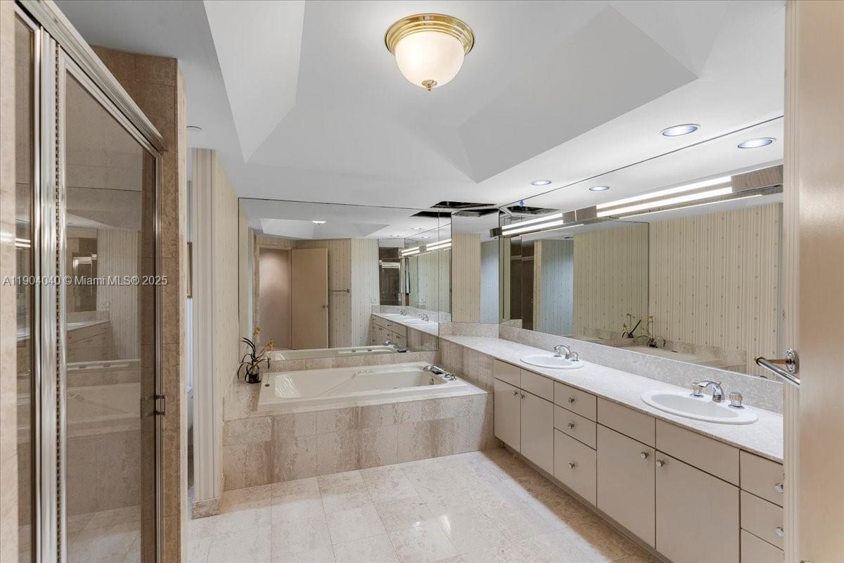 See details 609 2 / 3 2630 sq. ft. $ 2025-10-28 0 Photo