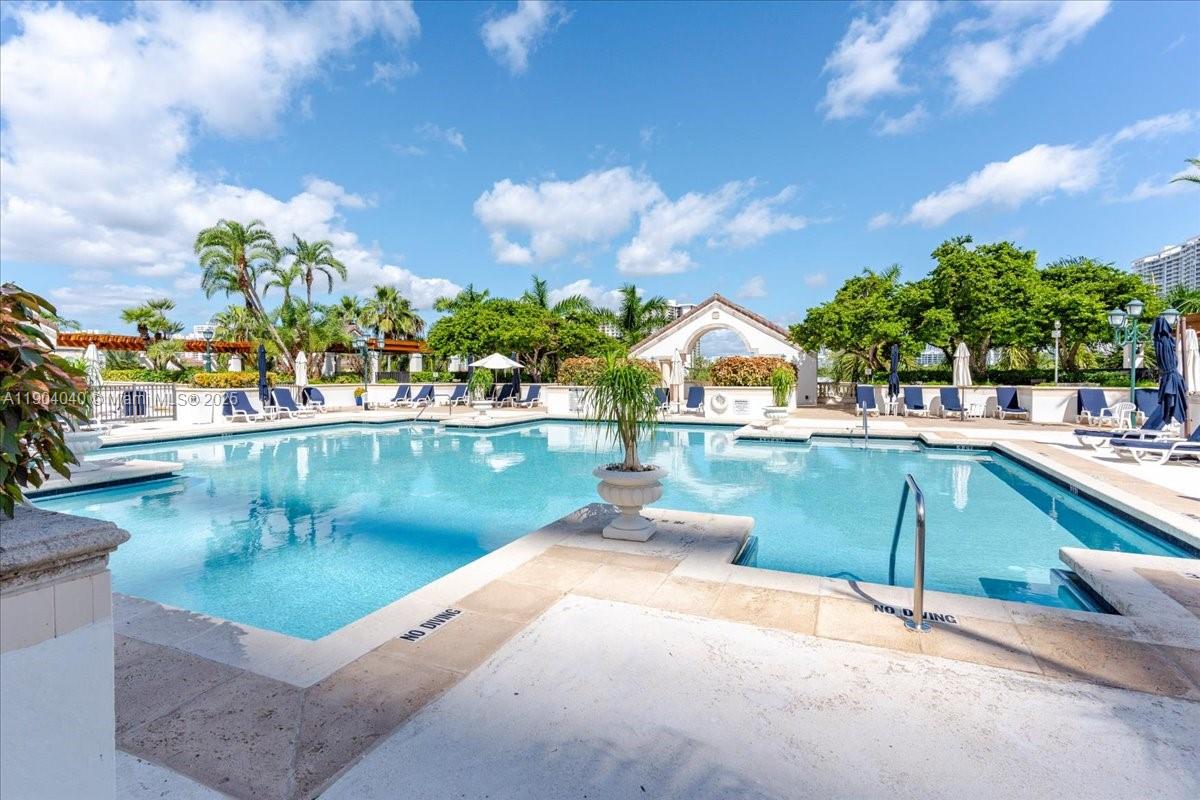 See details 609 2 / 3 2630 sq. ft. $ 2025-10-28 0 Photo