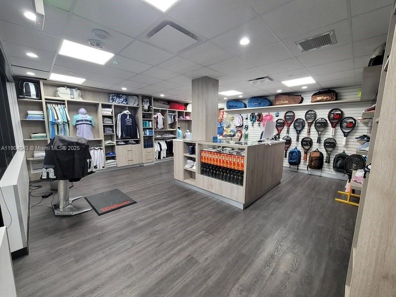 See details 609 2 / 3 2630 sq. ft. $ 2025-10-28 0 Photo