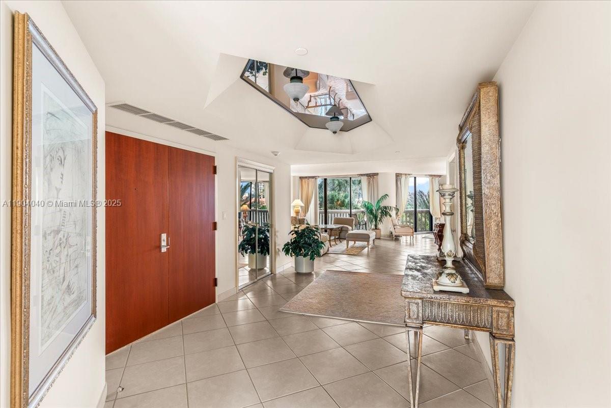 See details 609 2 / 3 2630 sq. ft. $ 2025-10-28 0 Photo