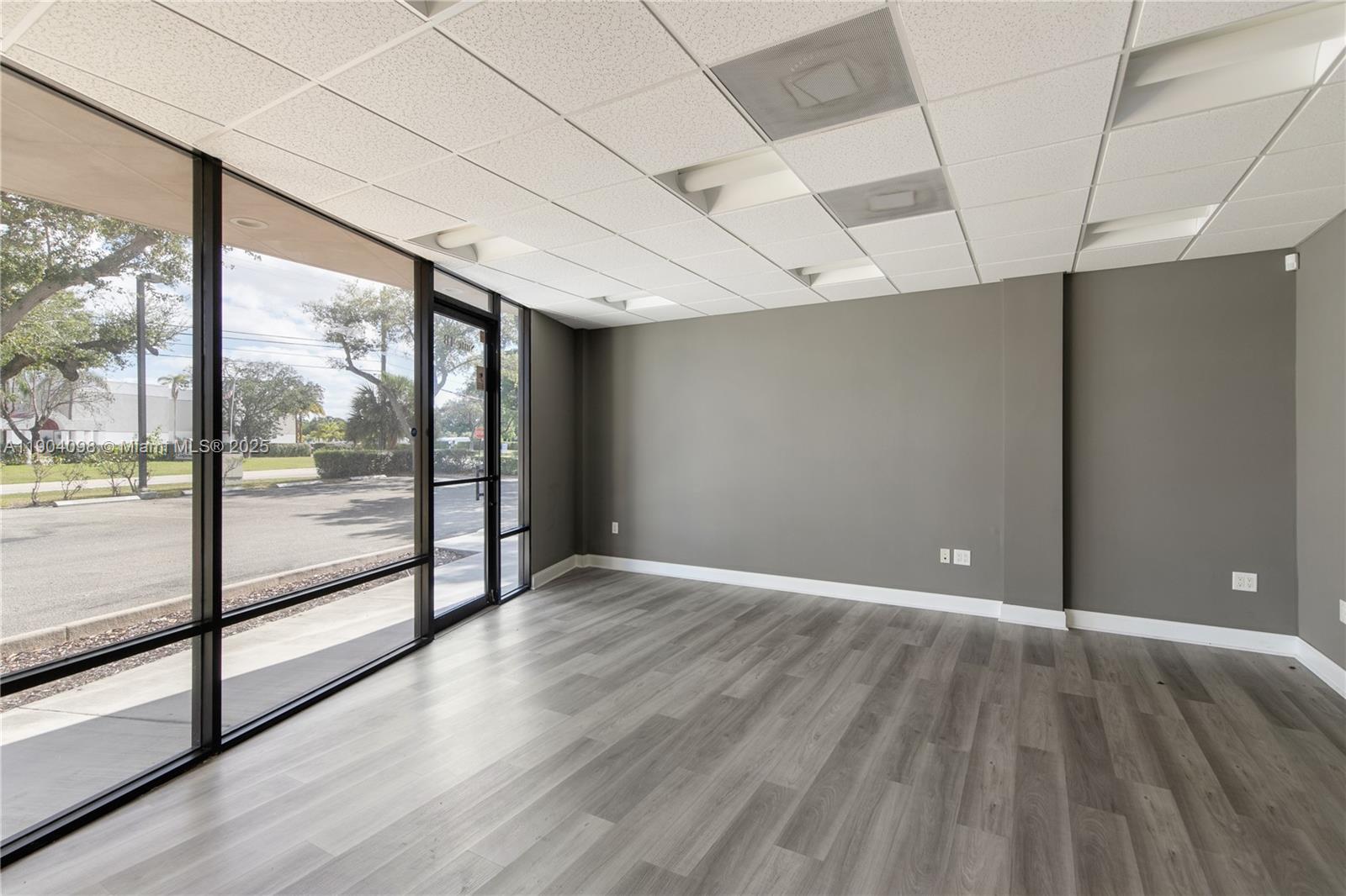 See details   /   sq. ft. $ 2025-10-28 0 Photo