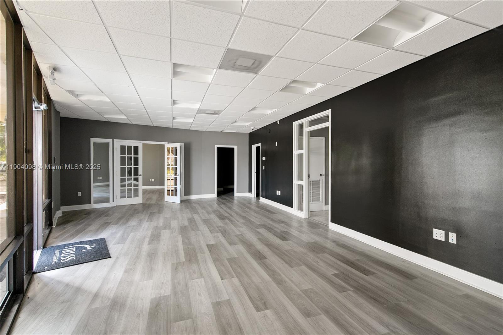 See details   /   sq. ft. $ 2025-10-28 0 Photo