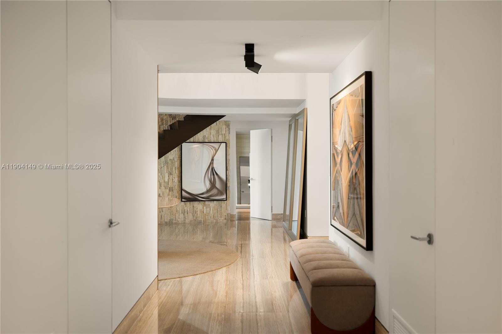 TS-1 5 / 5 5727 sq. ft. $ 2025-10-28 0 foto