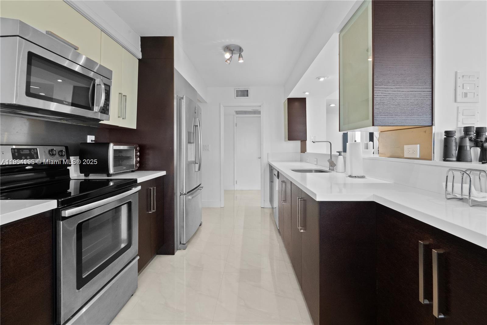 Photo of 2751 Ocean Dr  #N8PH, Hollywood, Florida, 33019 - 