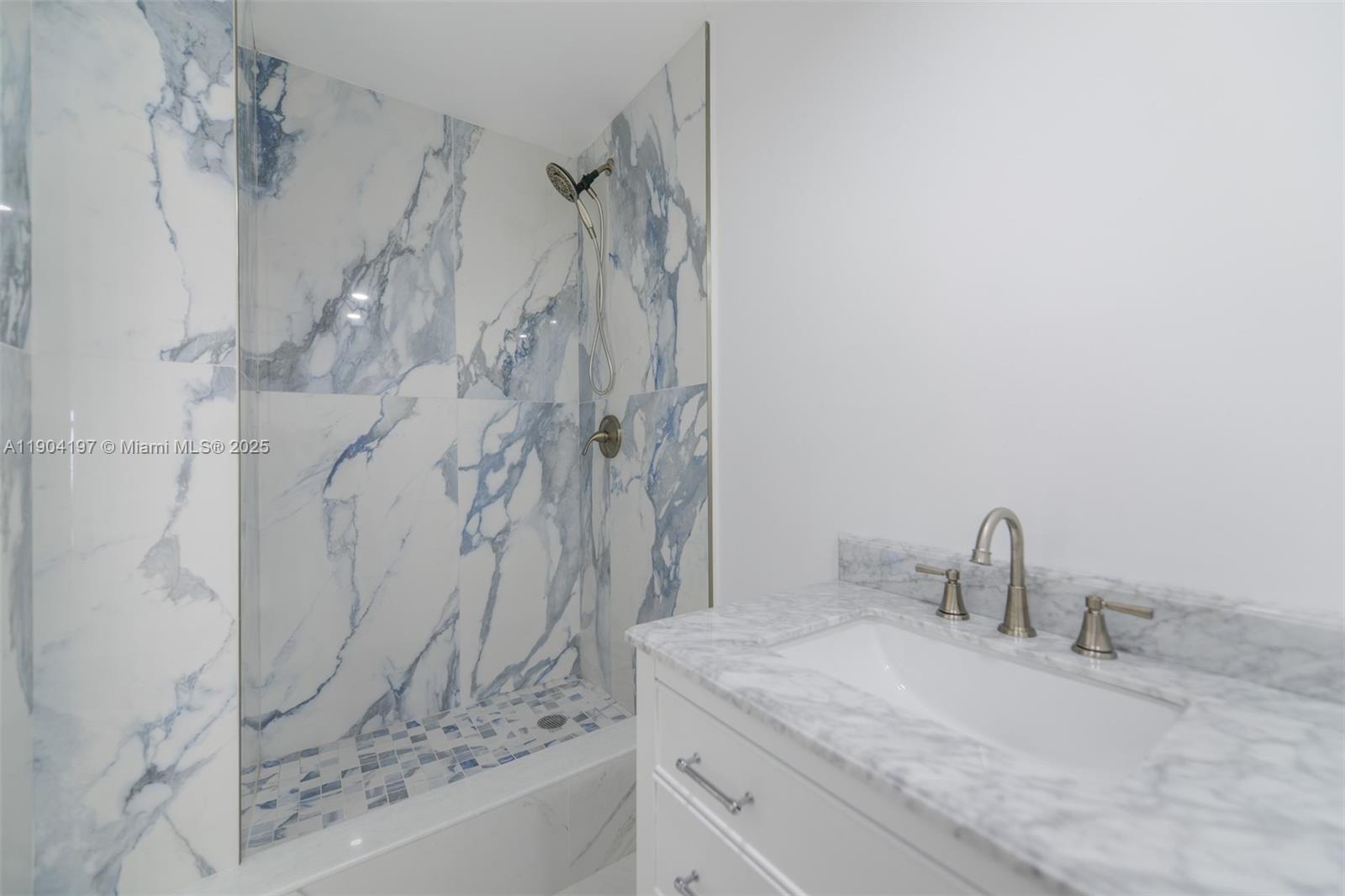 19A 1 / 2 870 sq. ft. $ 2025-10-28 0 Photo