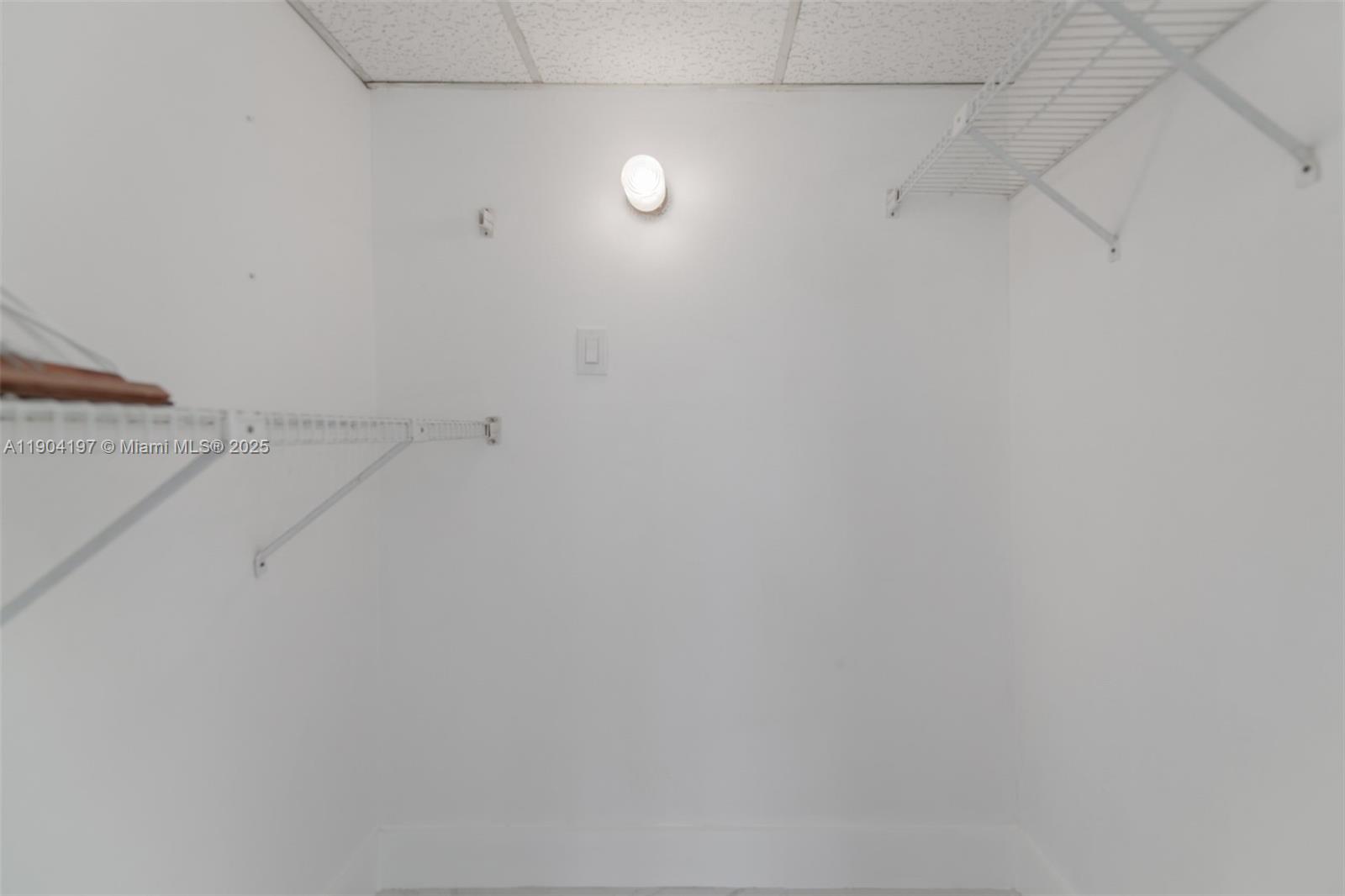 19A 1 / 2 870 sq. ft. $ 2025-10-28 0 Photo