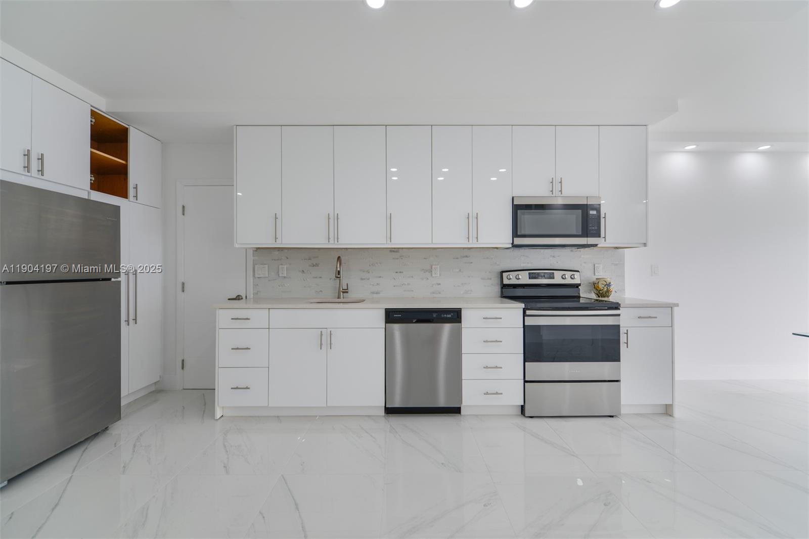 19A 1 / 2 870 sq. ft. $ 2025-10-28 0 Photo