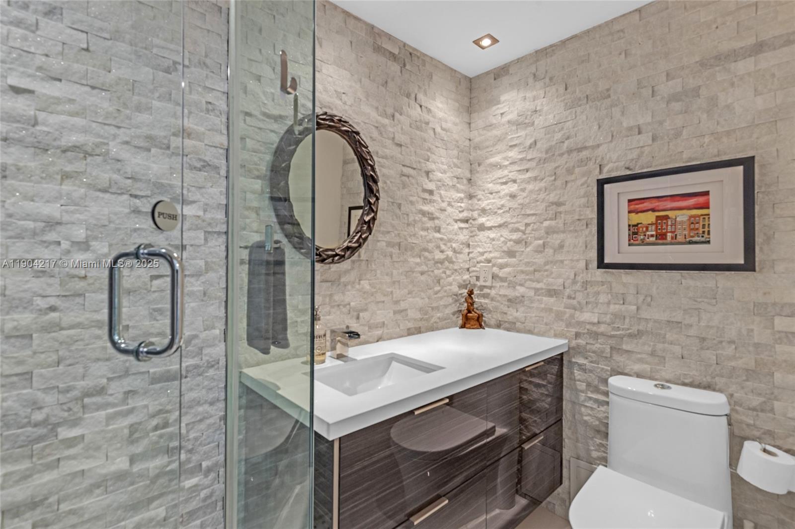 22N 2 / 2 870 sq. ft. $ 2025-10-28 0 Photo