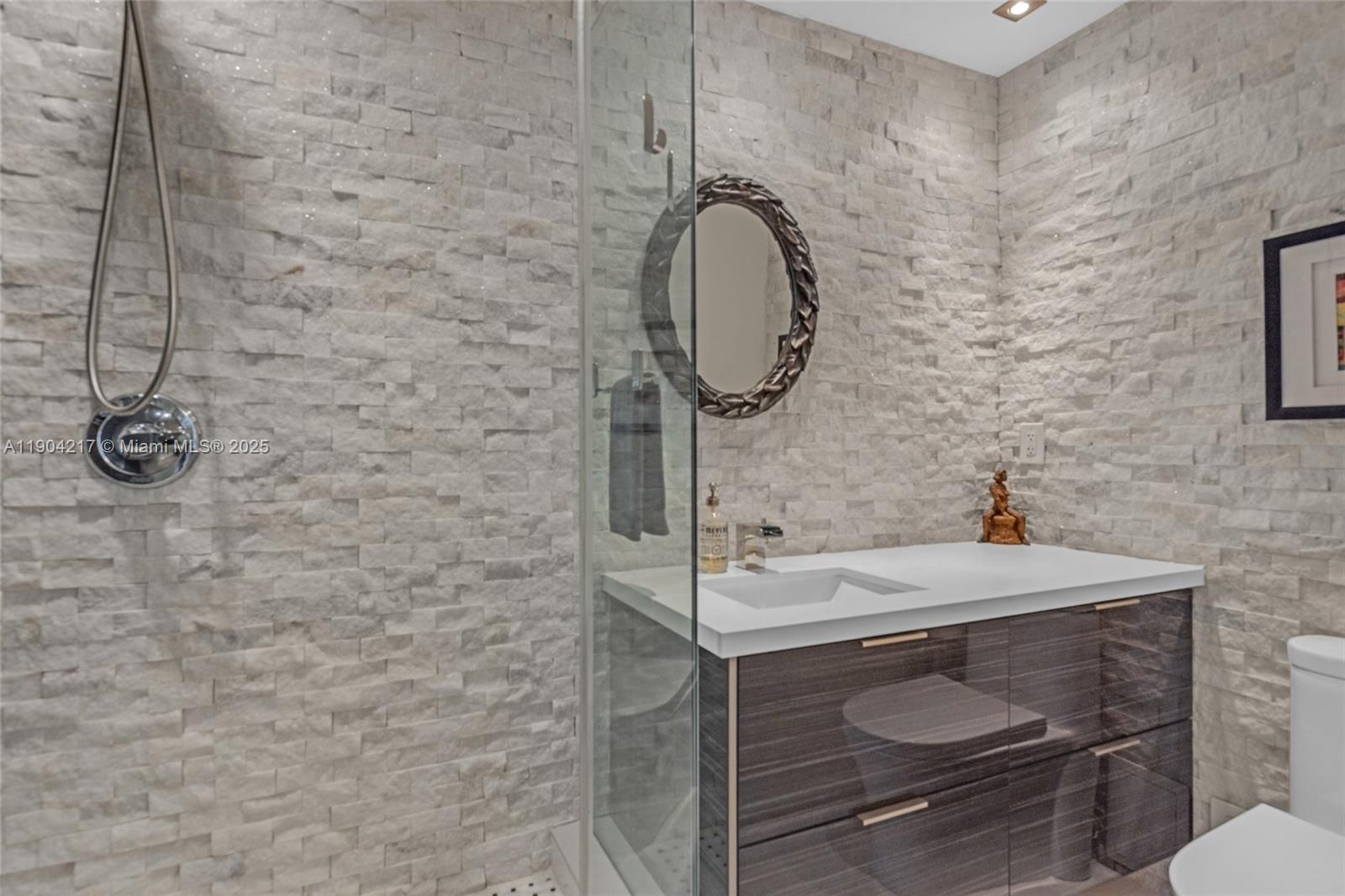 22N 2 / 2 870 sq. ft. $ 2025-10-28 0 Photo