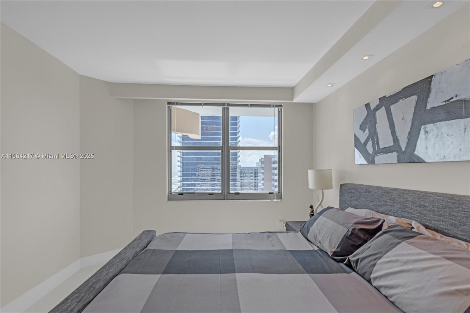 22N 2 / 2 870 sq. ft. $ 2025-10-28 0 Photo